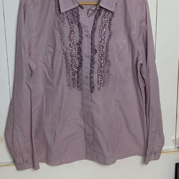 Women’s Orvis Plum Ruffled Button Medium - Picture 2 of 3